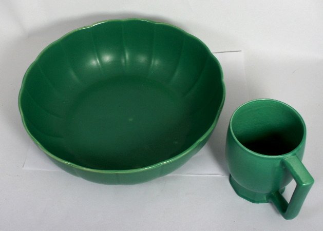 Wedgwood Bowl and Tankerd Designed by Keith Murray in a: Wedgwood Bowl and Tankerd Designed by Keith Murray in a Matt Green Glaze, bowl Diameter 26cm (2)