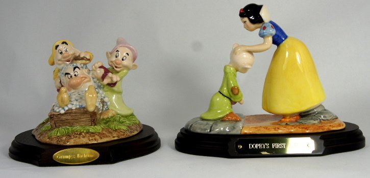 Royal Doulton Snow White and the seven dwarfs tableau: Royal Doulton Snow White and the seven dwarfs tableau figures Grumpys bathtime sw20, Dopeys first kiss SW21 limited edition 1235 both with wooden plaque