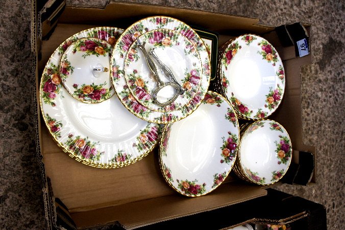 A collection of Royal Albert Old Country rose dinner: A collection of Royal Albert Old Country rose dinner ware to include fruit bowls, cake stands, pasta dishes (20)