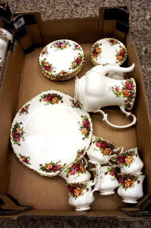 A collection of Royal Albert Old Country rose coffee: A collection of Royal Albert Old Country rose coffee set to consist of Coffee can, saucers, side plates (22)