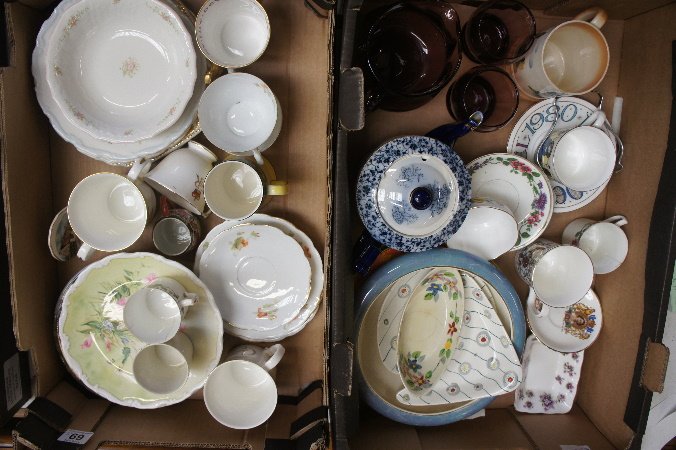 A collection of pottery to include Ducol Vase, Royal: A collection of pottery to include Ducol Vase, Royal Doulton plates, Ruby glassware, Carltonware peony teapot, commemorative plates, etc (2 Trays)