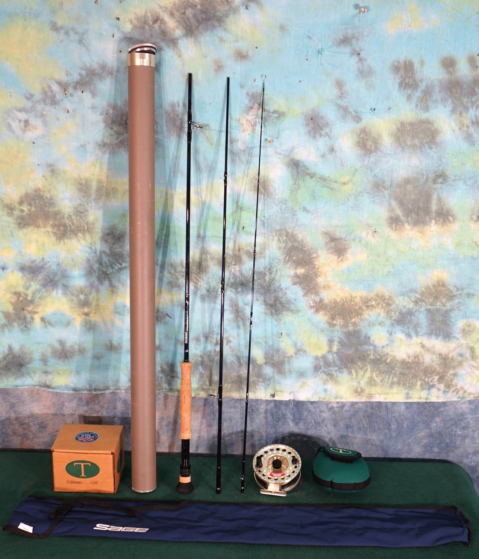 Brand New! Saltwater Fly Fishing Rod & Reel with Carrying  Cases (1 of 4)