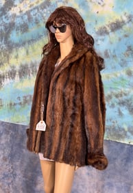 Awesome! Ladies  Beaver Short Fur Coat size Medium
