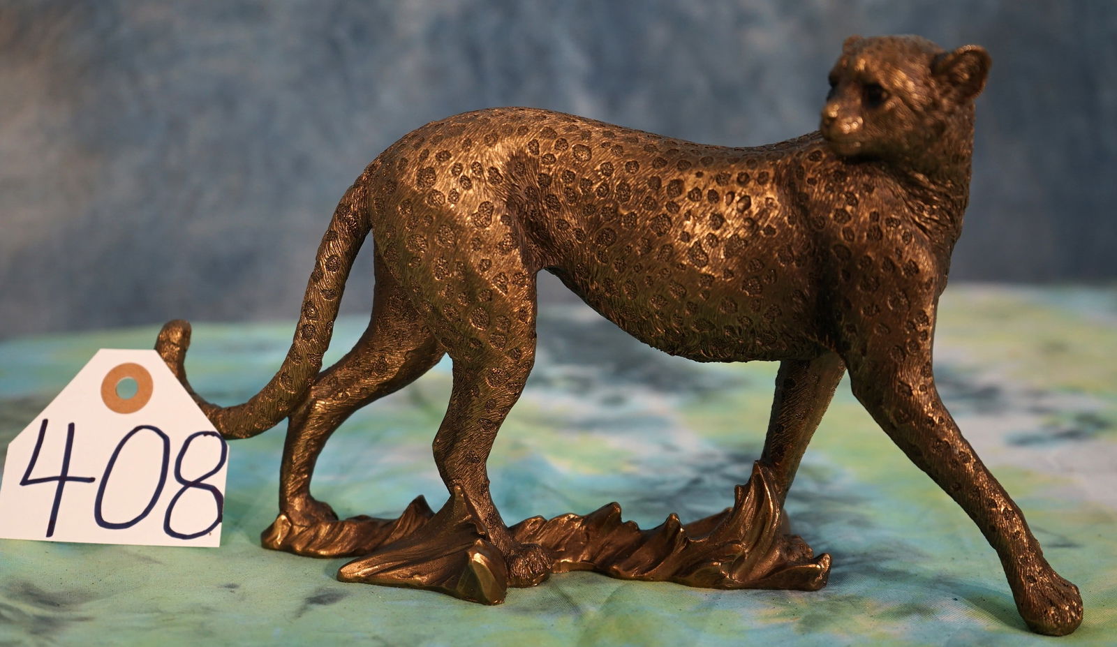 Pretty Cheetah Resin Statue (1 of 3)