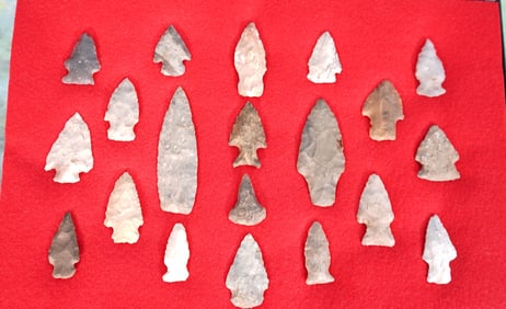 New! Large Display Cases with 20 Authentic Arrowheads & Spear Point Artifacts Arrowheads