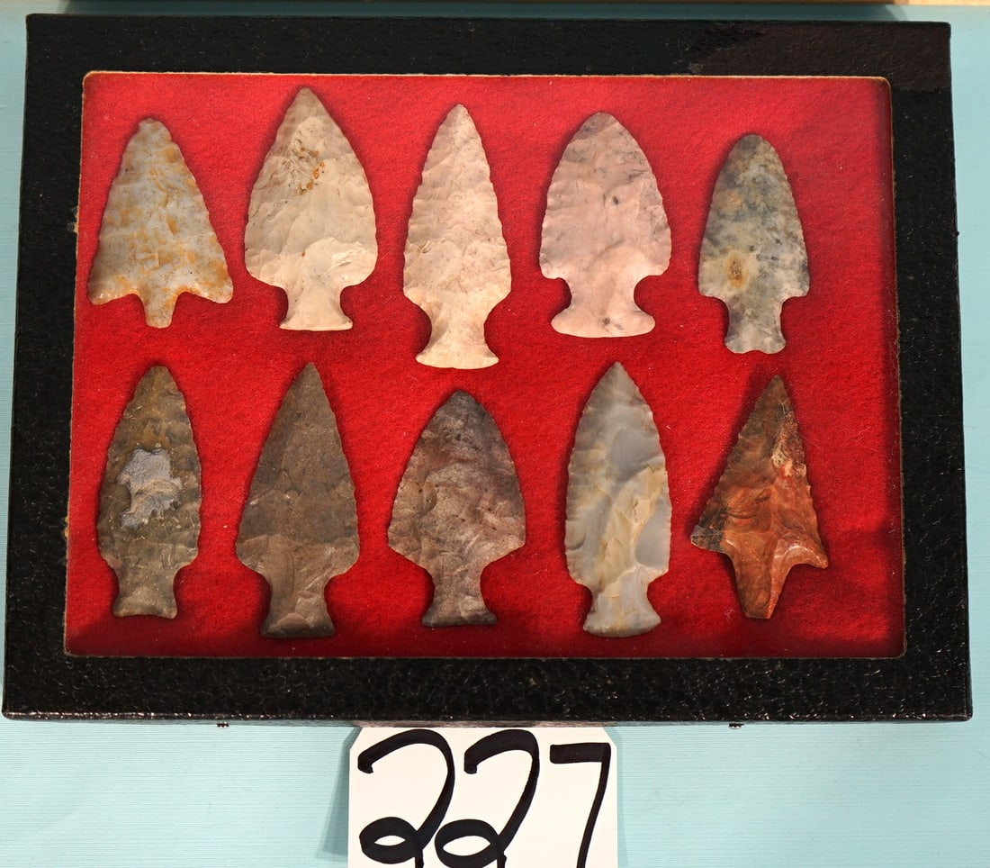 (10) Ten Grade 10 Authentic Spear Point Artifacts Arrowheads in New Display Case (1 of 4)