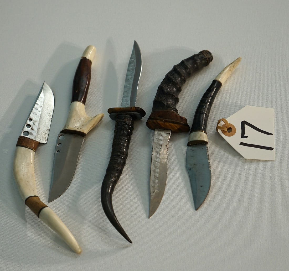 (5) Different Types of Hunting Knives Handmade from Horns & Antlers (1 of 3)