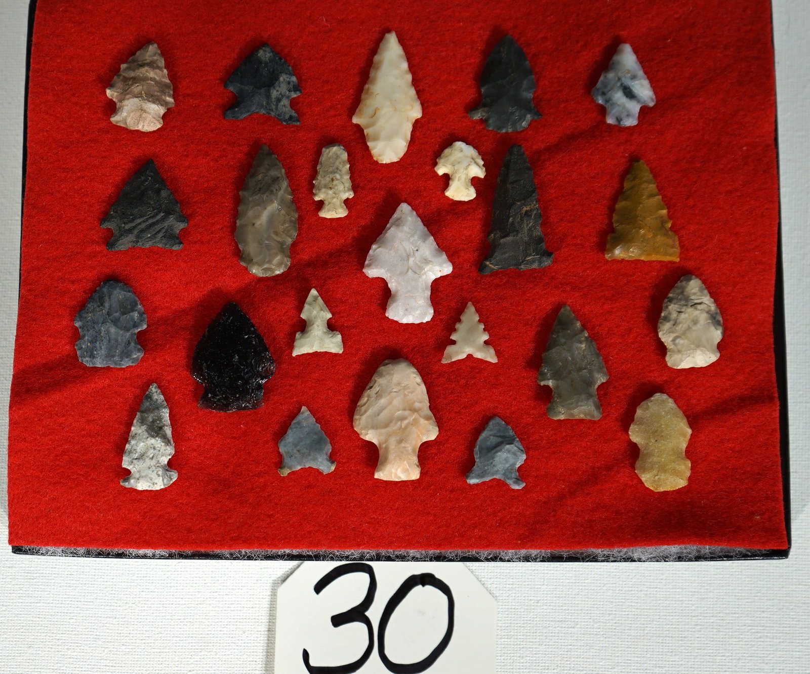 (23) Authentic Bird Point Indian Artifacts Arrowheads in Display Case: These Bird points are from Texas, Kansas, Oklahoma, and New Mexico. All of these are G-8 to G-10 in quality. These are all good quality Artifacts.