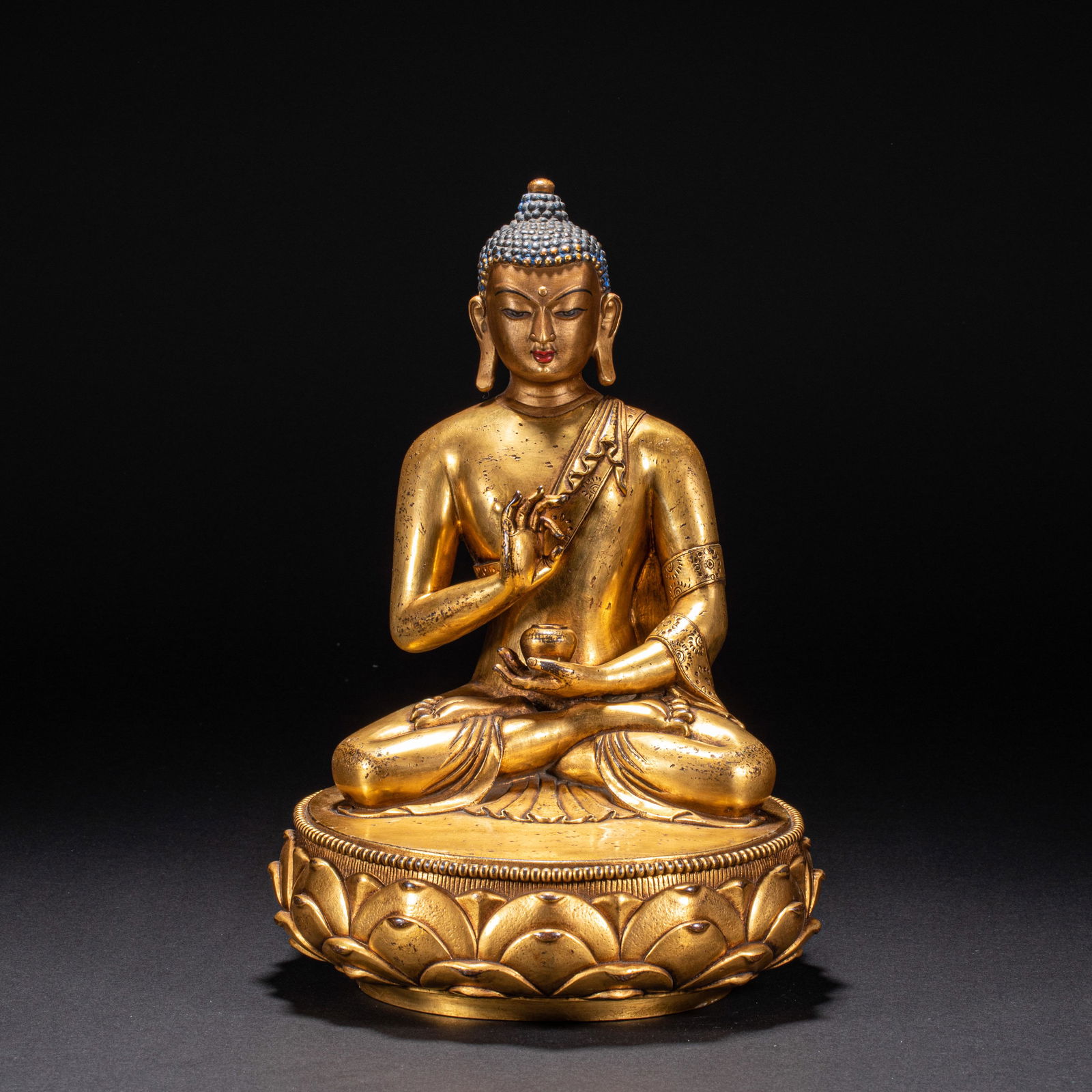 Bronze gilt Buddha of Qing Dynasty (1 of 13)
