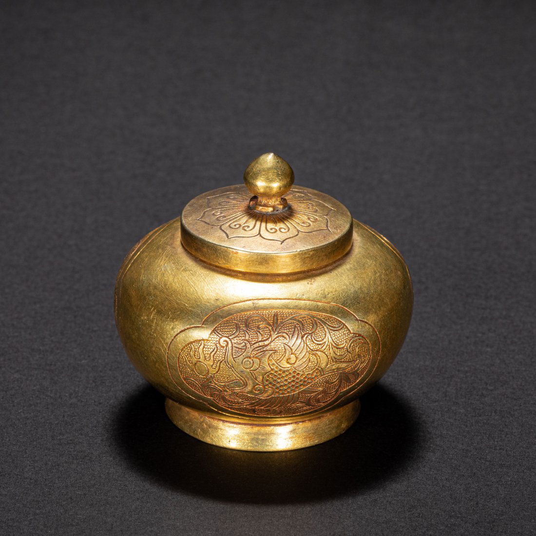 Jars with gold lid before Ming Dynasty (1 of 9)