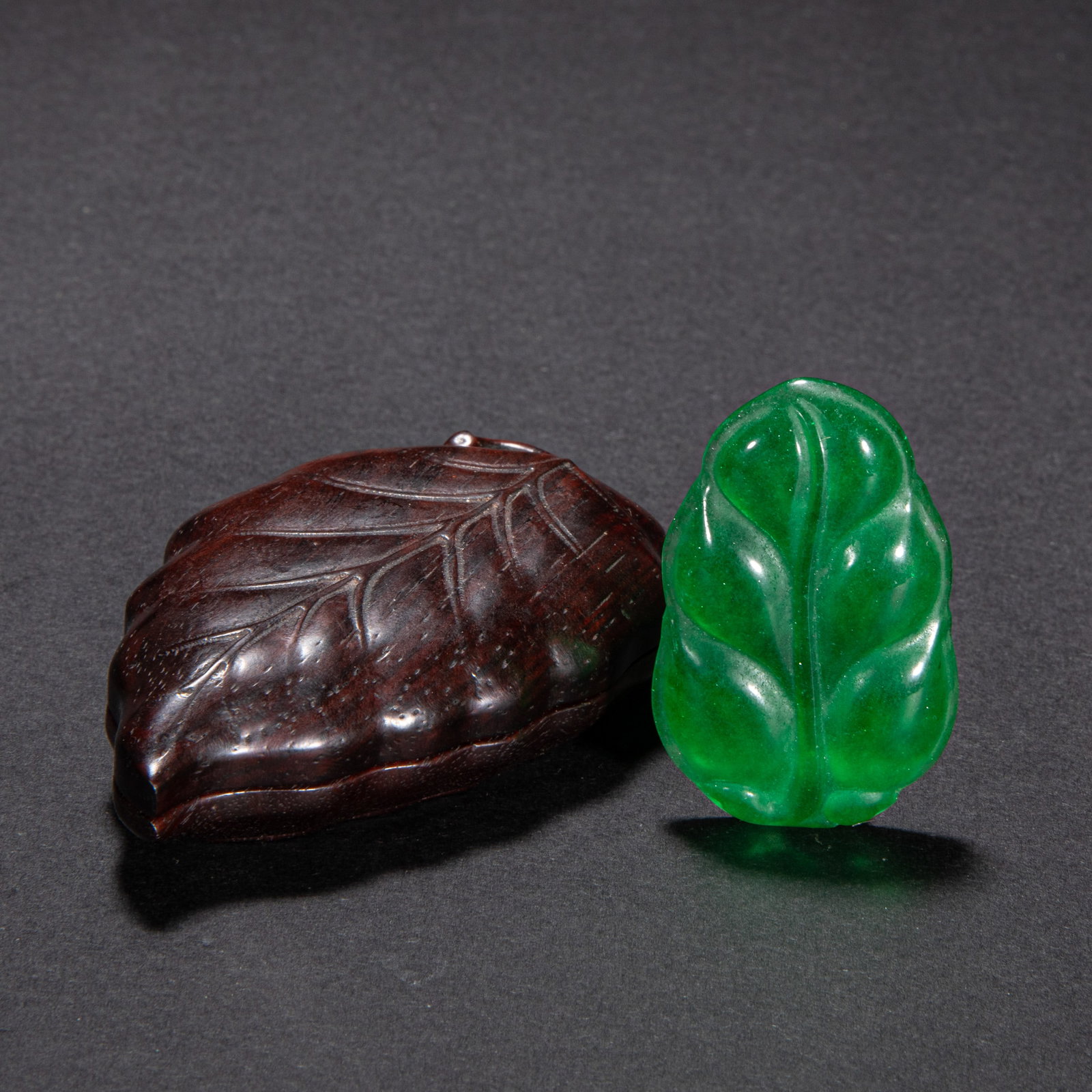 Jewel leaf pendant: Height: 5cm, width: 3cm, weight: 15g