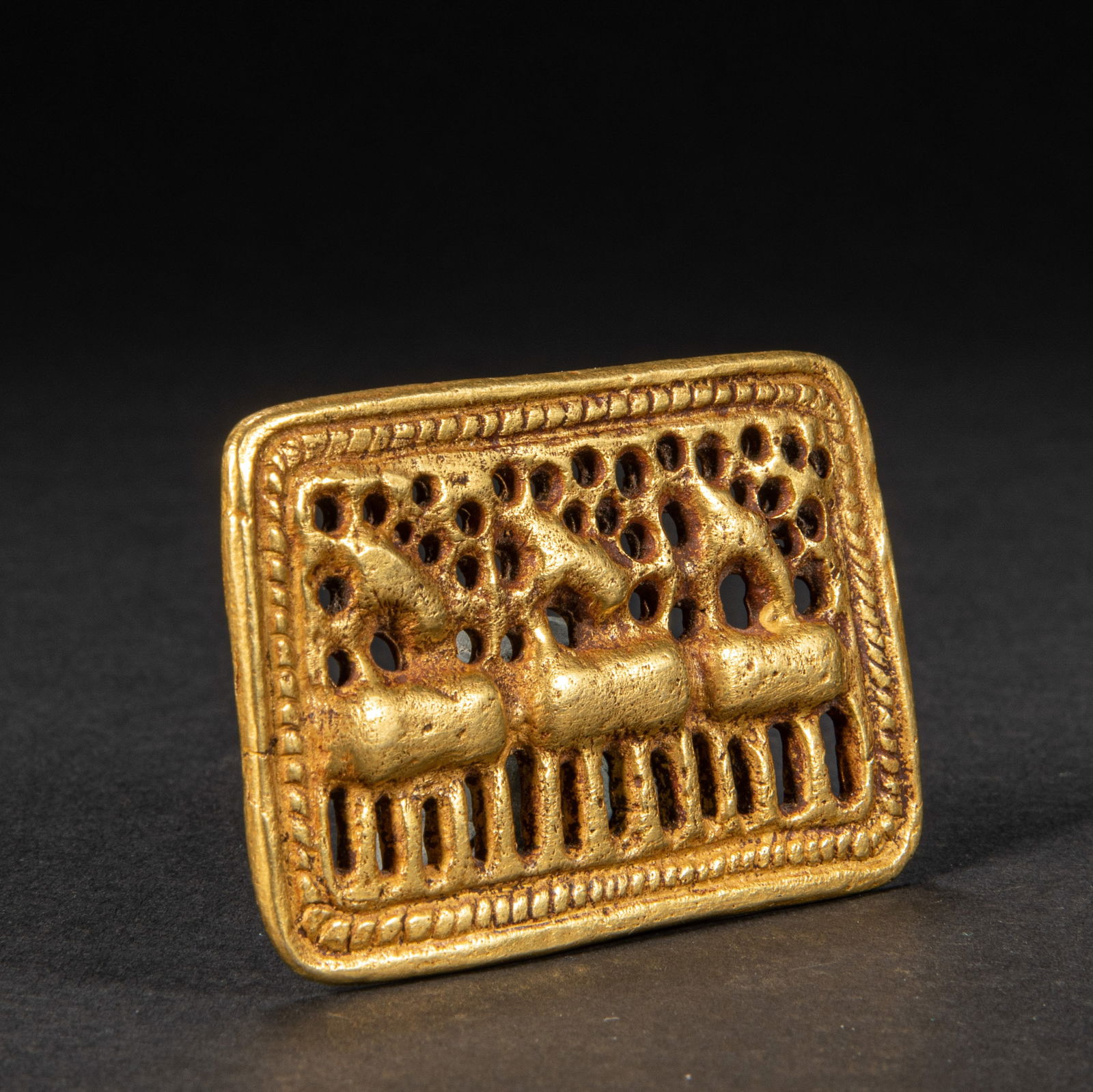 Pure gold belt decoration before Ming Dynasty (1 of 6)