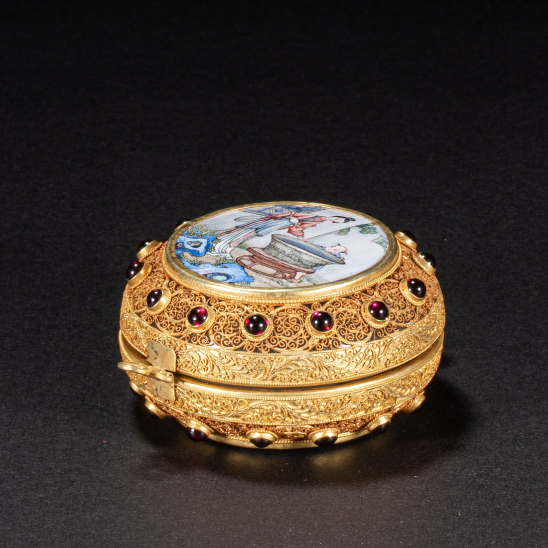 Pure gold jade powder case in Qing Dynasty (1 of 8)