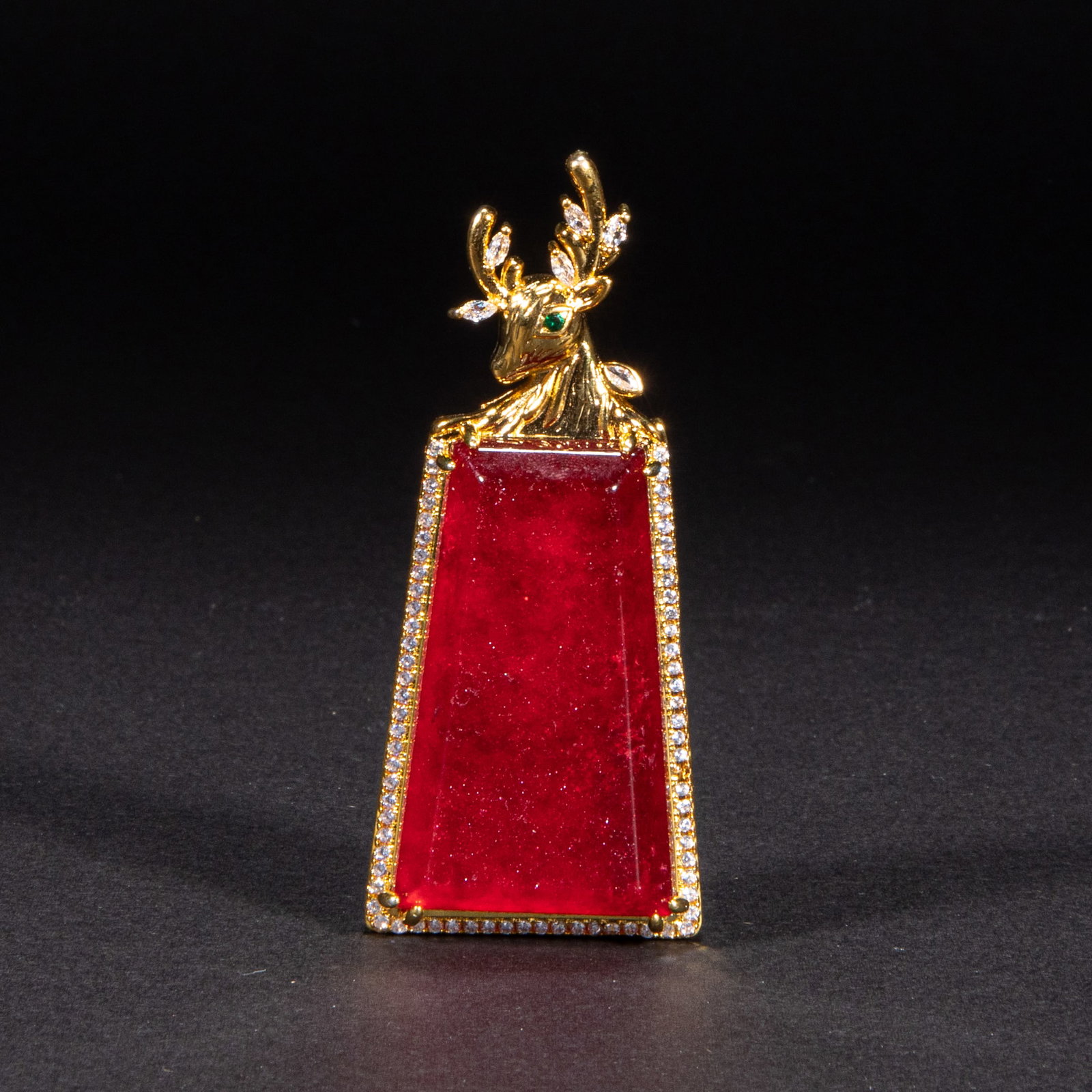 Jewelry pendant: Height: 8 cm, width: 3.5 cm, weight: 42 g