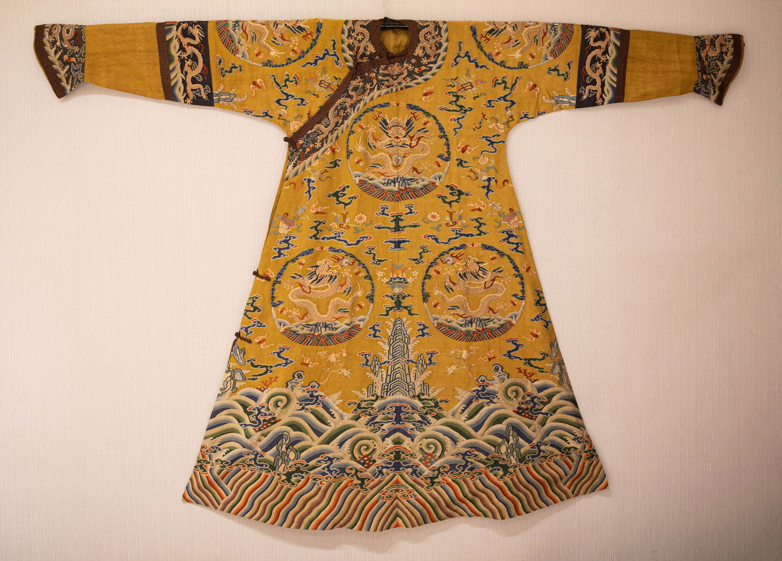 Kesilong robe of the Qing Dynasty (1 of 18)