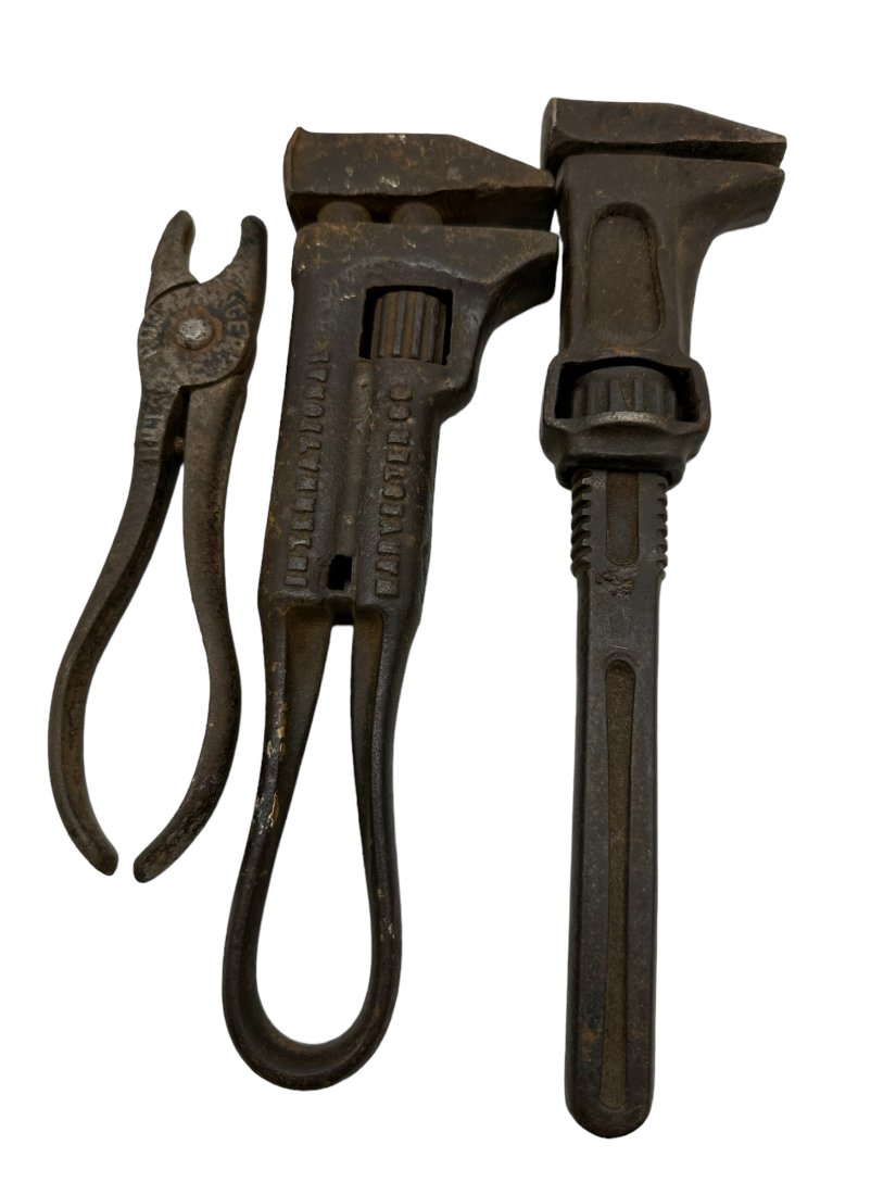 Lot Of 3 Antique Pipe Wrench Tools ~ International Harvester ~ Hog Ringer (1 of 4)