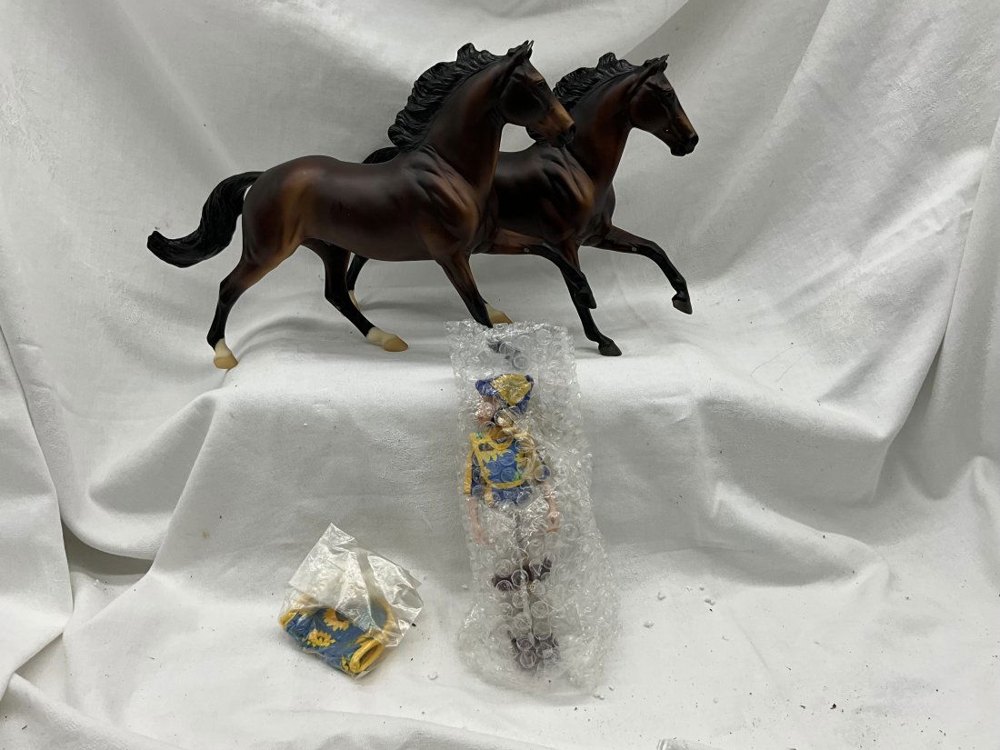 Breyer Horse Set # 410165 With Pair Horses (1 of 1)