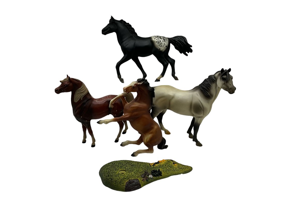 Misc Horses / Blue Boy / Hartland / Hong Kong / Breyer Stand (1 of 1)