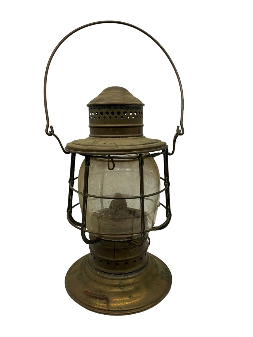 Lafayette Metal N.Y. Railroad Lantern + Dietz D Lite Globe (1 of 4)