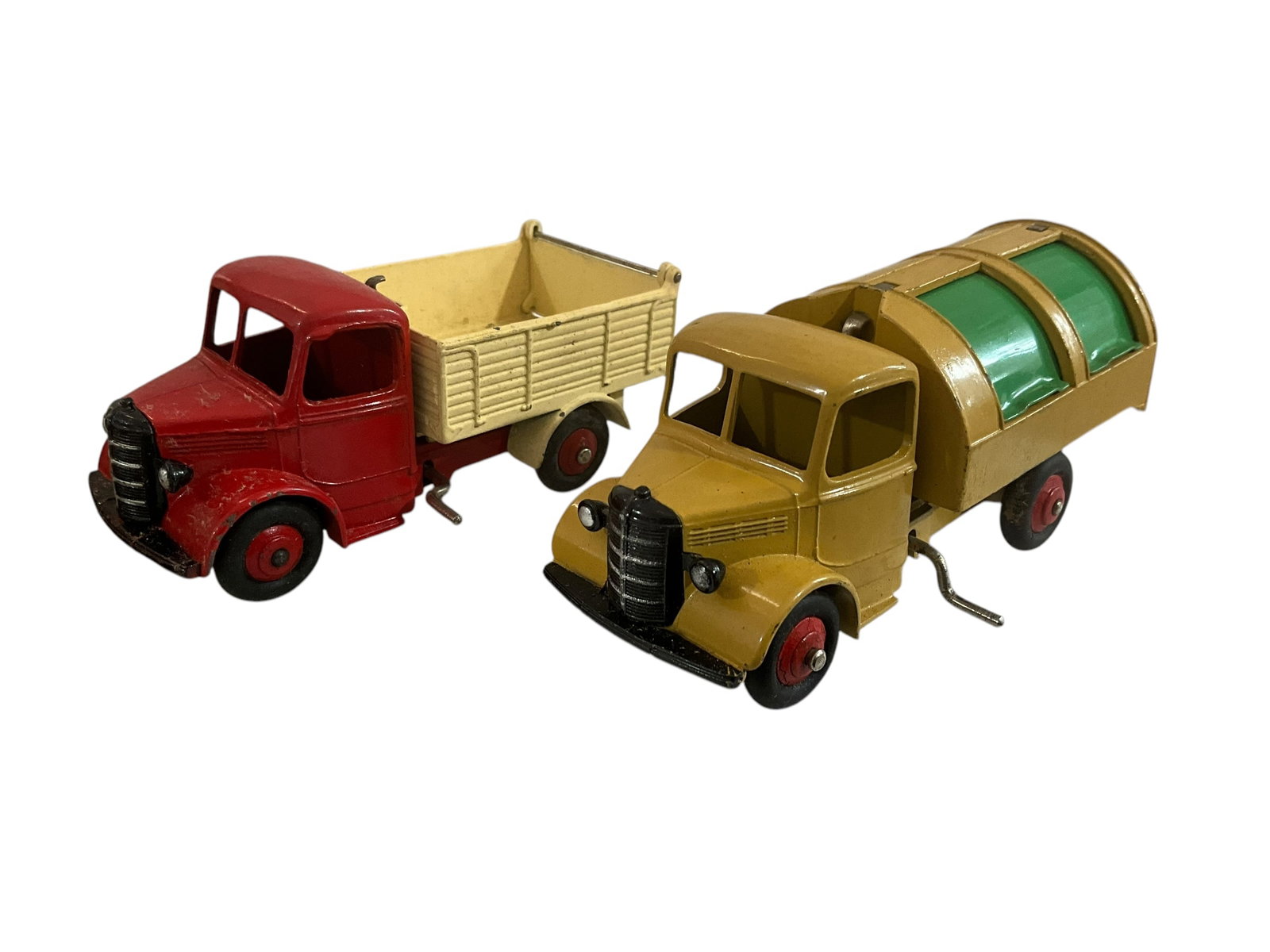 Pair Dinky Bedford Trucks (1 of 3)
