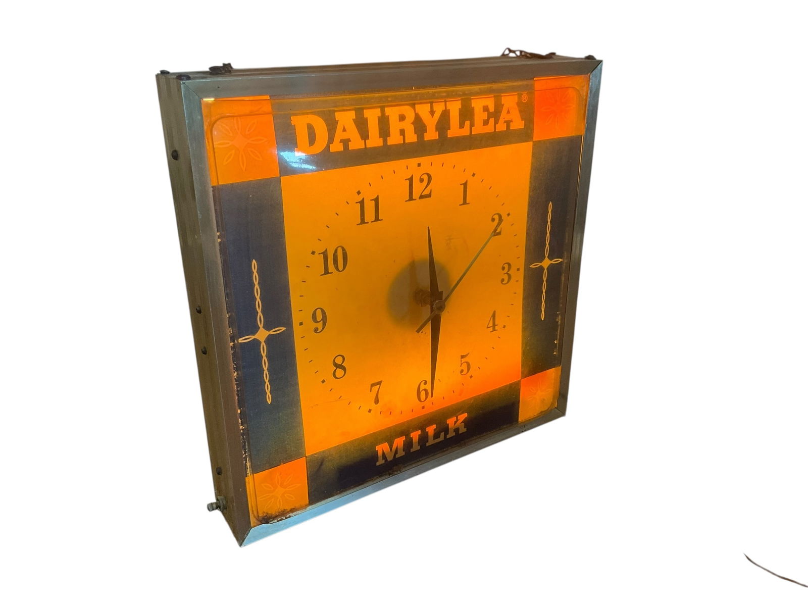Vintage DAIRYLEA MILK Bow Front Lighted Advertising Clock / (1 of 6)