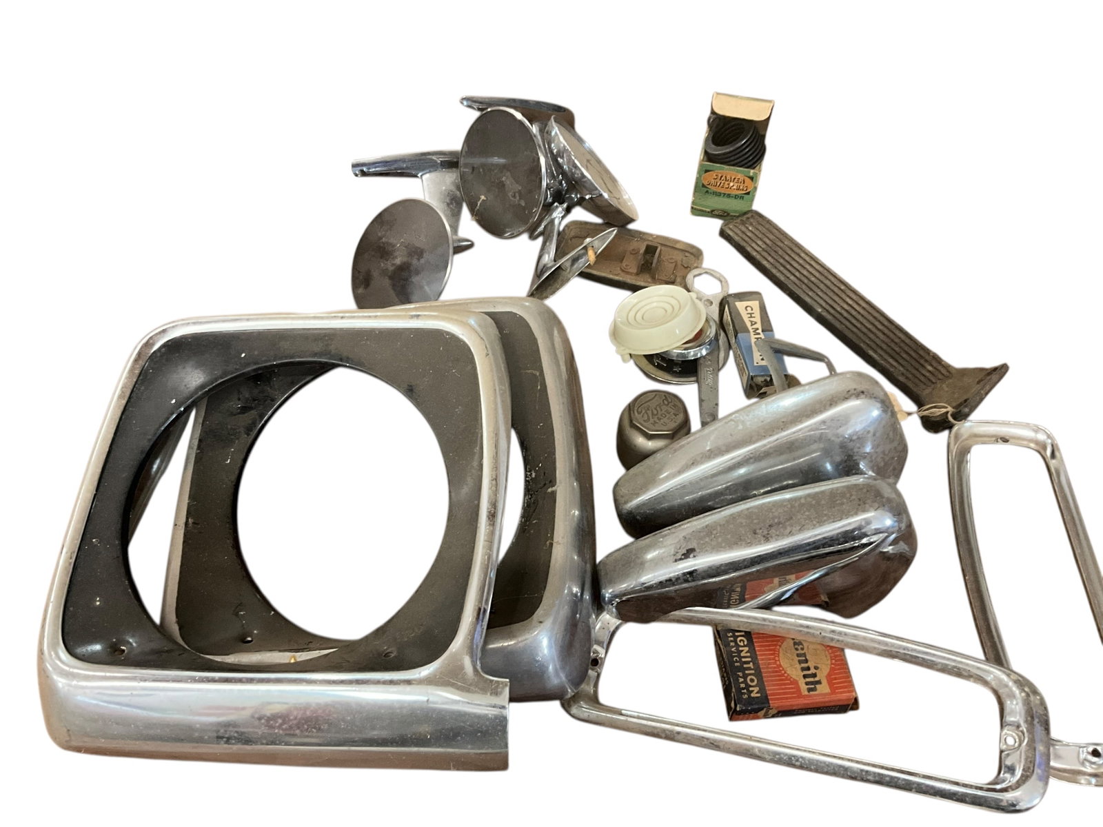 Lot Vintage Ford Parts Bezels / Mirrors / Misc Parts (1 of 5)