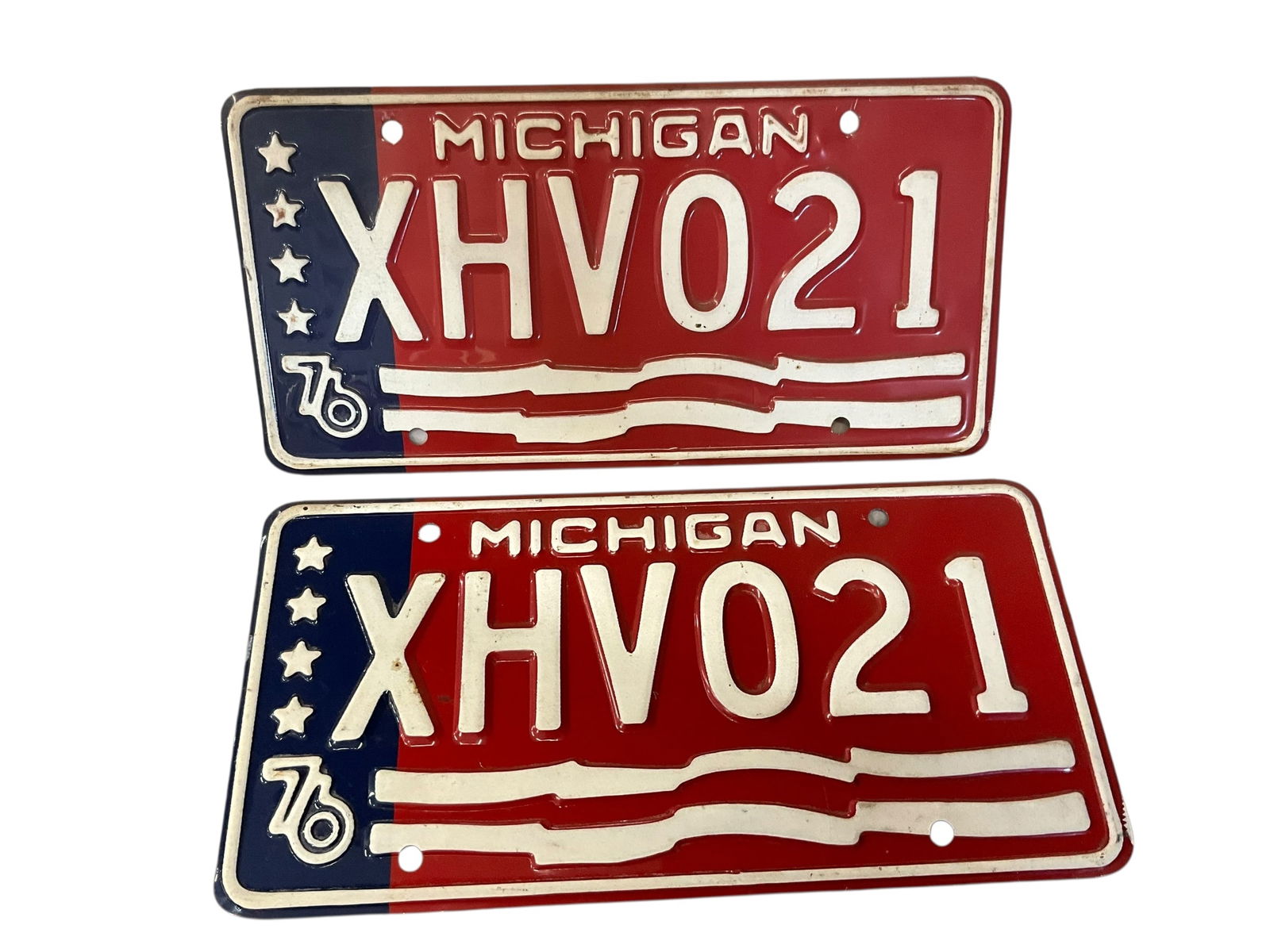 1976 MICHIGAN Matching Pair Auto License Plate Tag (1 of 2)