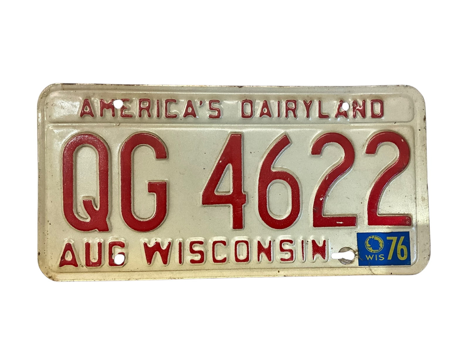 1976 Wisconsin Auto License Plate Tag: Used condition. See photos.