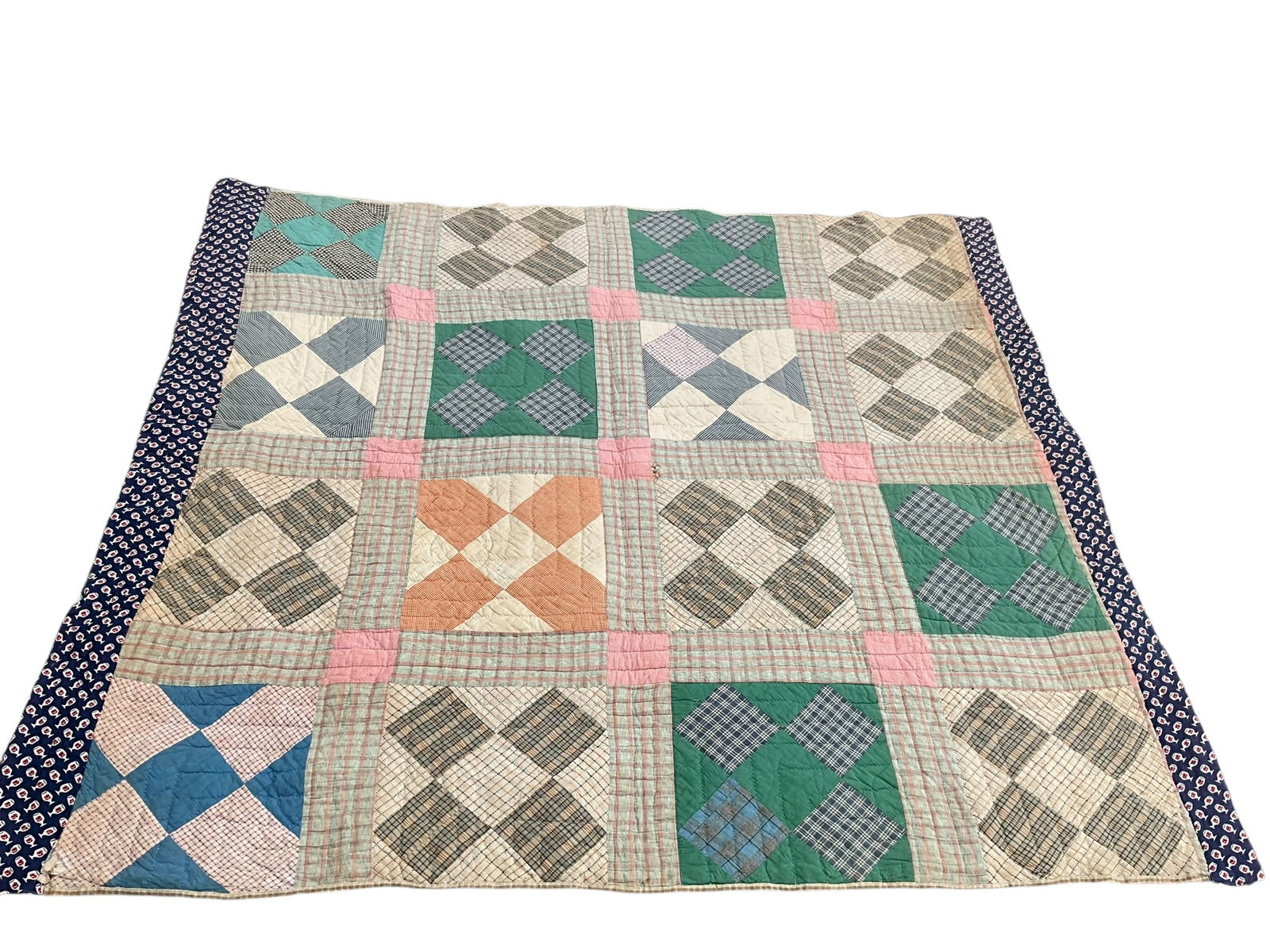 Vintage Hand Made Quilt (1 of 6)