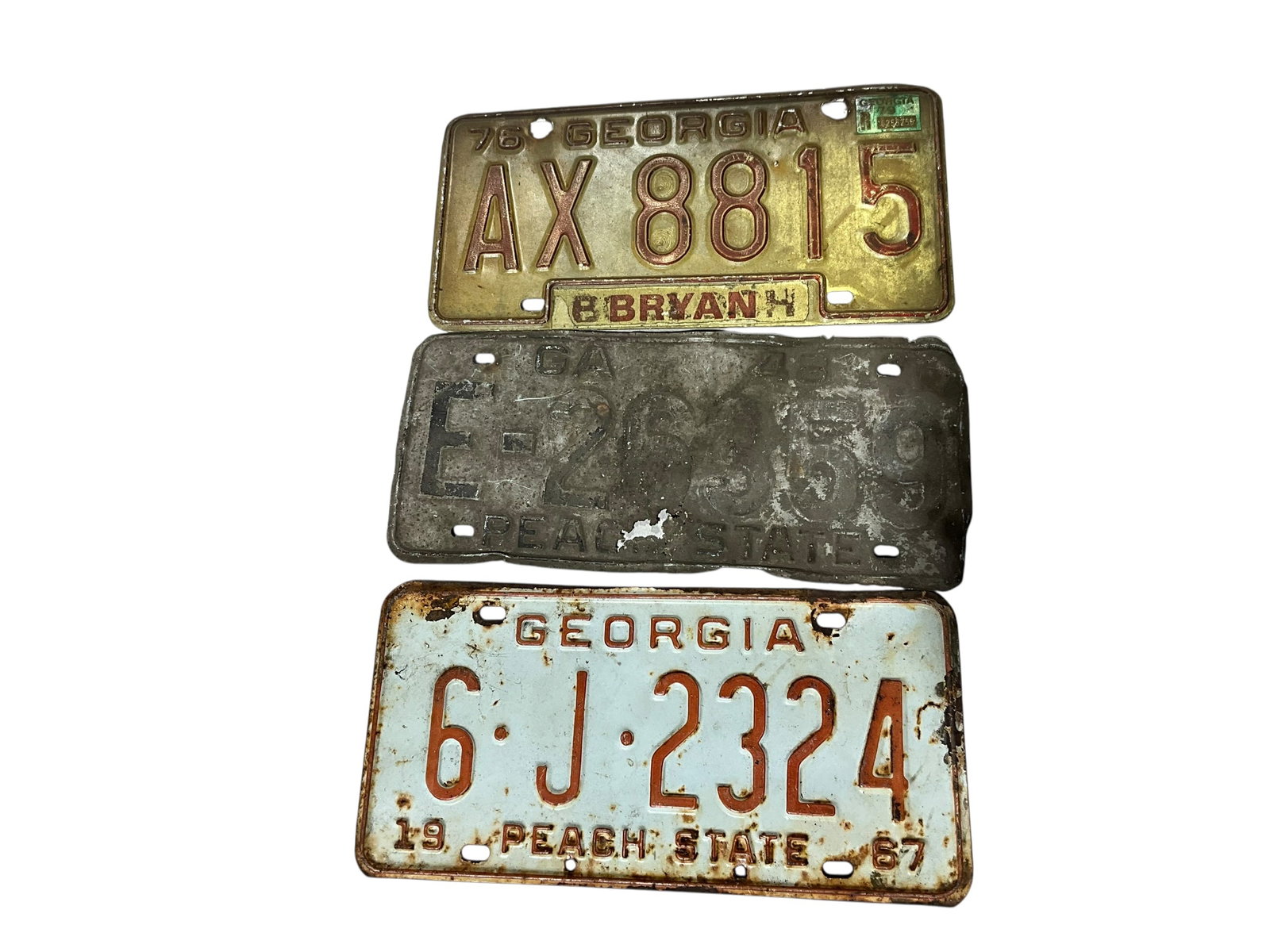 3 Vintage Georgia License Plates: Fair to good condition. Years are as follows: 1948, 1967 and 1976.