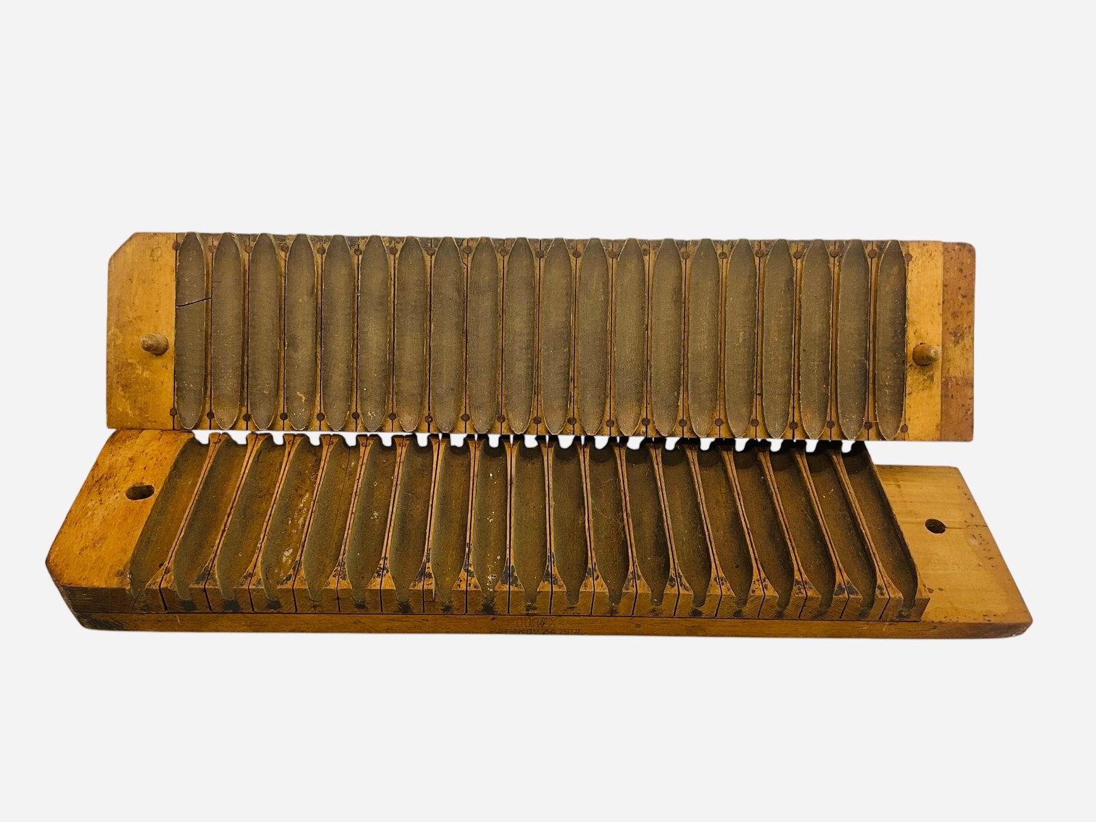 Vintage Durex Wooden Cigar Mold: Great condition. Patent date 1914. Measures 22" x 5".