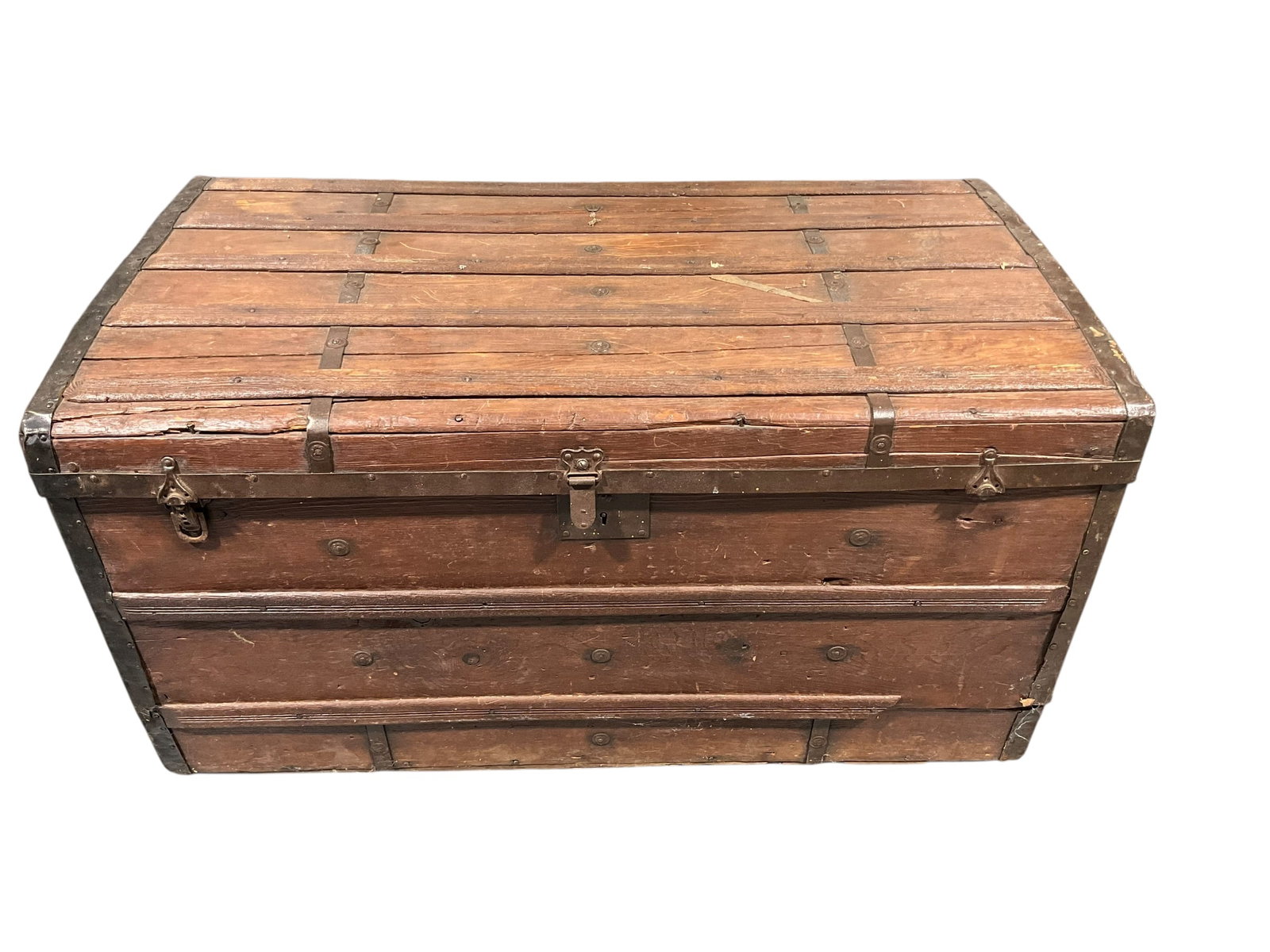Antique Wood Flat Top Steamer Trunk: Overall good condition. Measures 40 x 22 x 22 inches. 