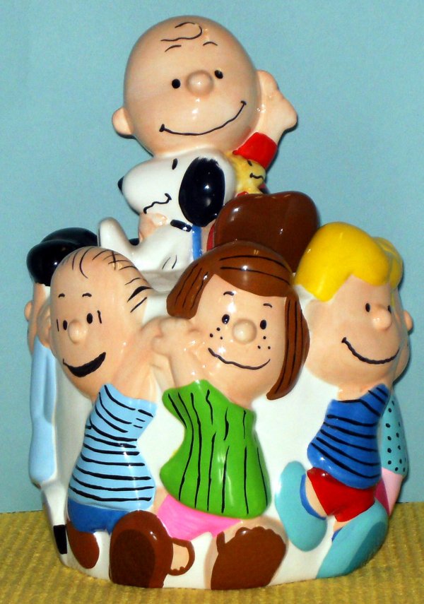 367 PEANUTS CHARLIE BROWN COOKIE JAR, CHARLIE BROWN FE