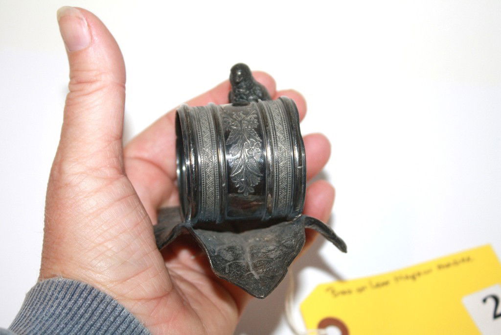 VICTORIAN NAPKIN RING: VICTORIAN SILVERPLATE BIRD ON LEAF NAPKIN RING HOLDER, NOT MARKED