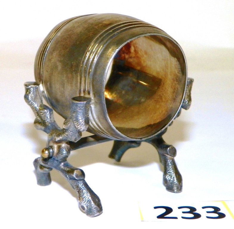 VICTORIAN SILVERPLATE NAPKIN RING HOLDER: VICTORIAN SILVERPLATE NAPKIN RING HOLDER - TREE LIMB BASE, GOOD CONDITION 2 1/2'' TALL X 2 1/2'' WIDE