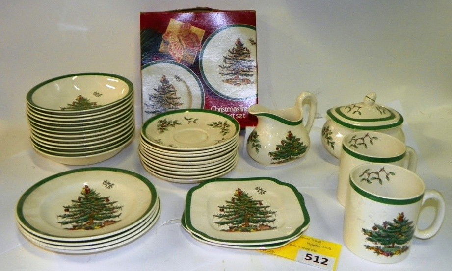 SPODE ''CHRISTMAS TREE'': SPODE ''CHRISTMAS TREE'' 36 PIECES, 4 DESSERT PLATES NEW IN BOX, SOME PIECES CHIPPED