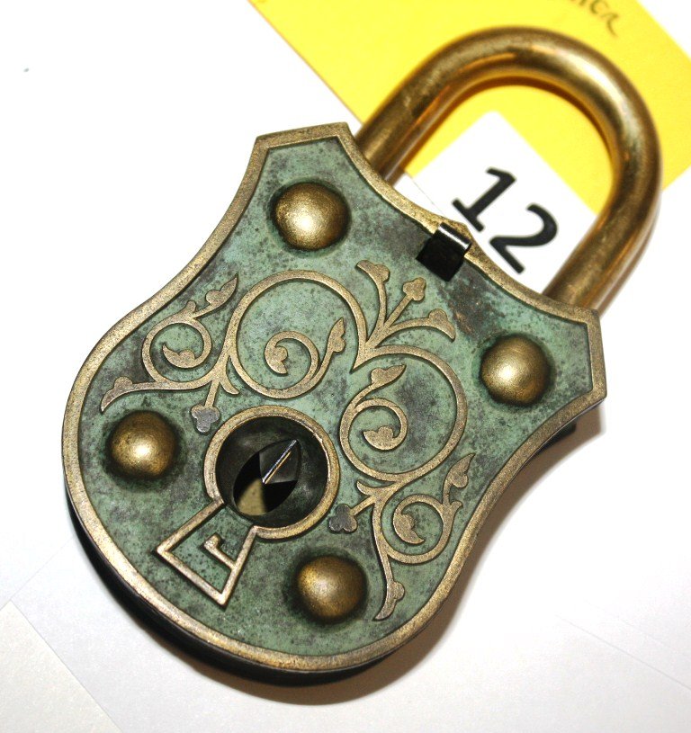 CIGAR CUTTER: PADLOCK CIGAR CUTTER