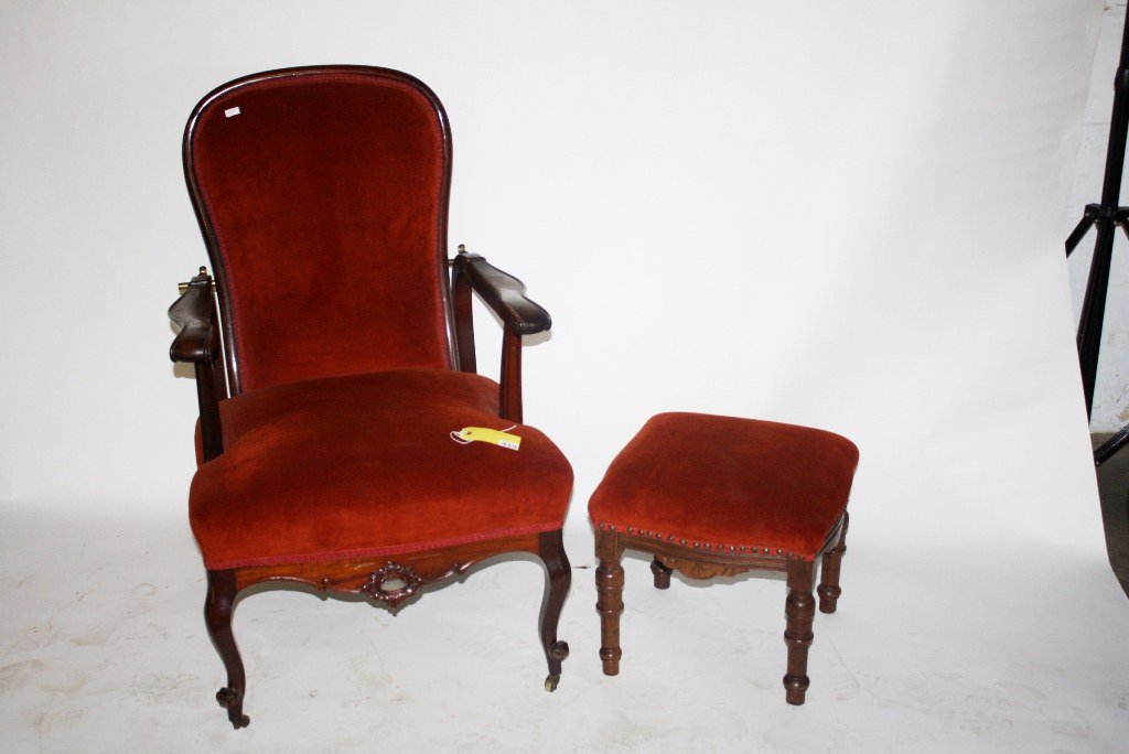 LADIES MORRIS CHAIR: LADIES 1930'S MORRIS CHAIR & VICTORIAN FOOTSTOOL