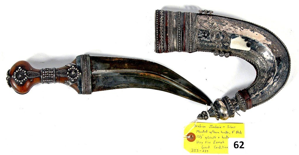 ARABIAN JUMBAIA: ARABIAN JUMBAIA, SILVER MOUNTED WITH HORN HANDLE, 8'' BLADE AND 13 1/2'' OVERALL LENGTH WITH SHEATH AND HANDLE, VERY FINE EXAMPLE, GOOD CONDITION