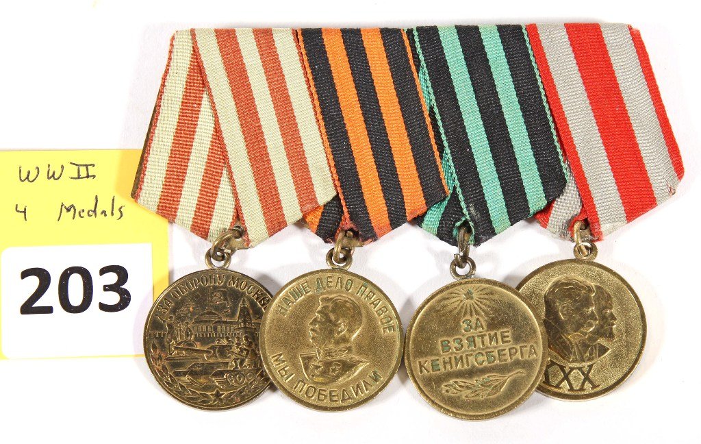 SOVIET RUSSIAN WWII MEDALS: SOVIET RUSSIAN WWII MEDAL BOARD - 4 MEDALS
