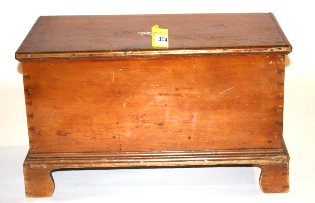 EARLY PINE CHEST: PRIMITIVE PINE CHEST WITH DIDDY BOX, DOVE TAIL CONSTRUCTION AND BRACKET BASE, NICE OLD CONDITION, 28'' WIDE BY 16 1/2'' TALL BY 15 1/2'' DEEP