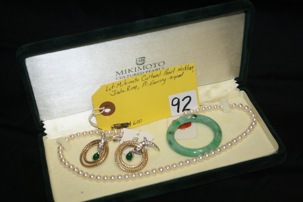 MIKIMOTO PEARLS, JADE & EARINGS: LOT OF MIKIMOTO CULTURED PEARL NECKLACE WITH BOX, JADE RING & PAIR COSTUME EARRING SIGNED, GOOD CONDITION