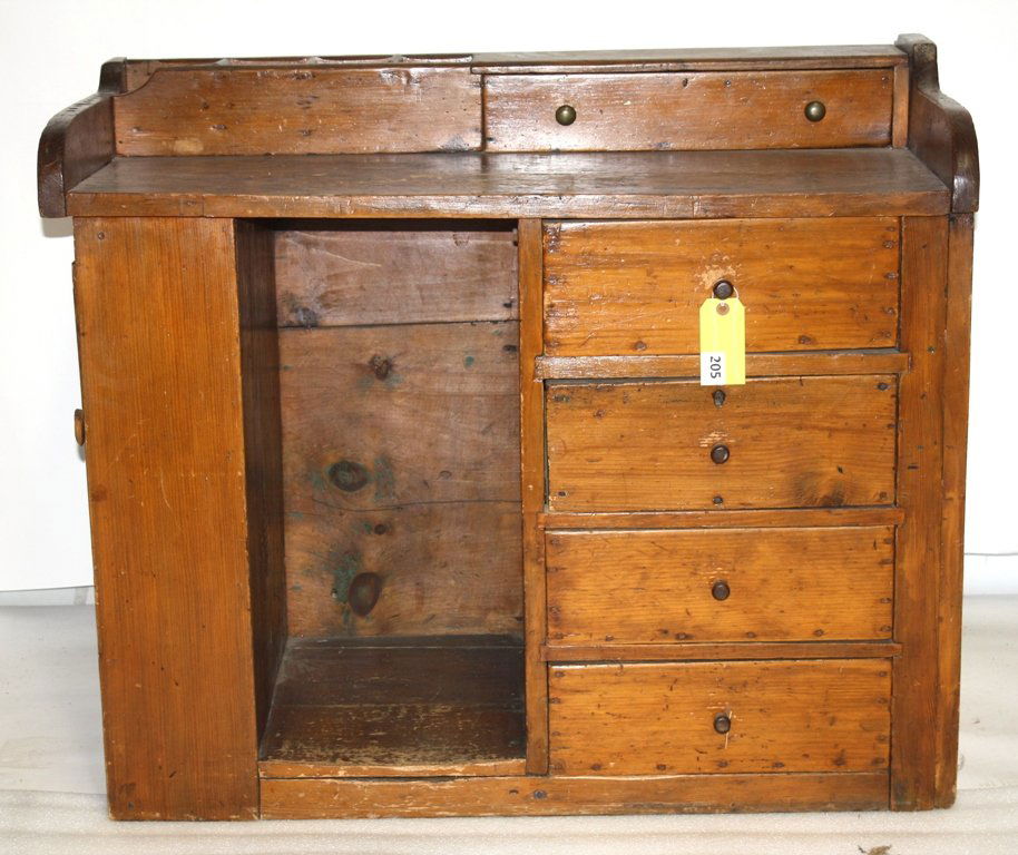 PRIMITIVE COBBLER BENCH: PRIMITIVE LATE 1800'S WORKMANS COBBLER BENCH MEASURING 39''W X 32''T X 19''D