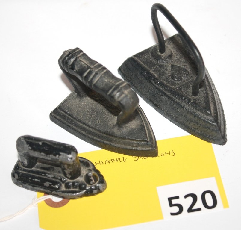 MINIATURE SAD IRONS: LOTTED 3 MINIATURE SAD IRONS