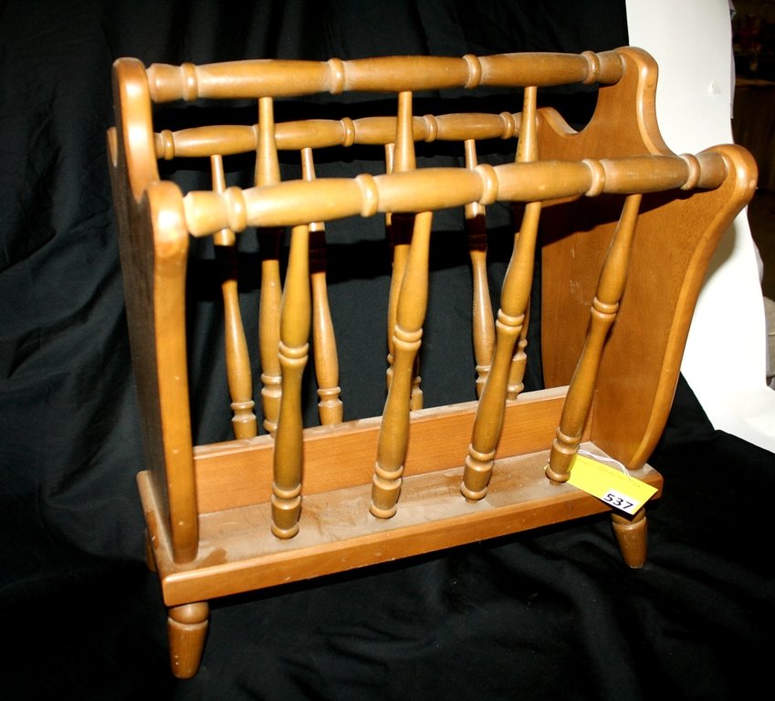 MAGAZINE RACK: AMERICAN MAPLE FURNITURE MAGAZINE RACK