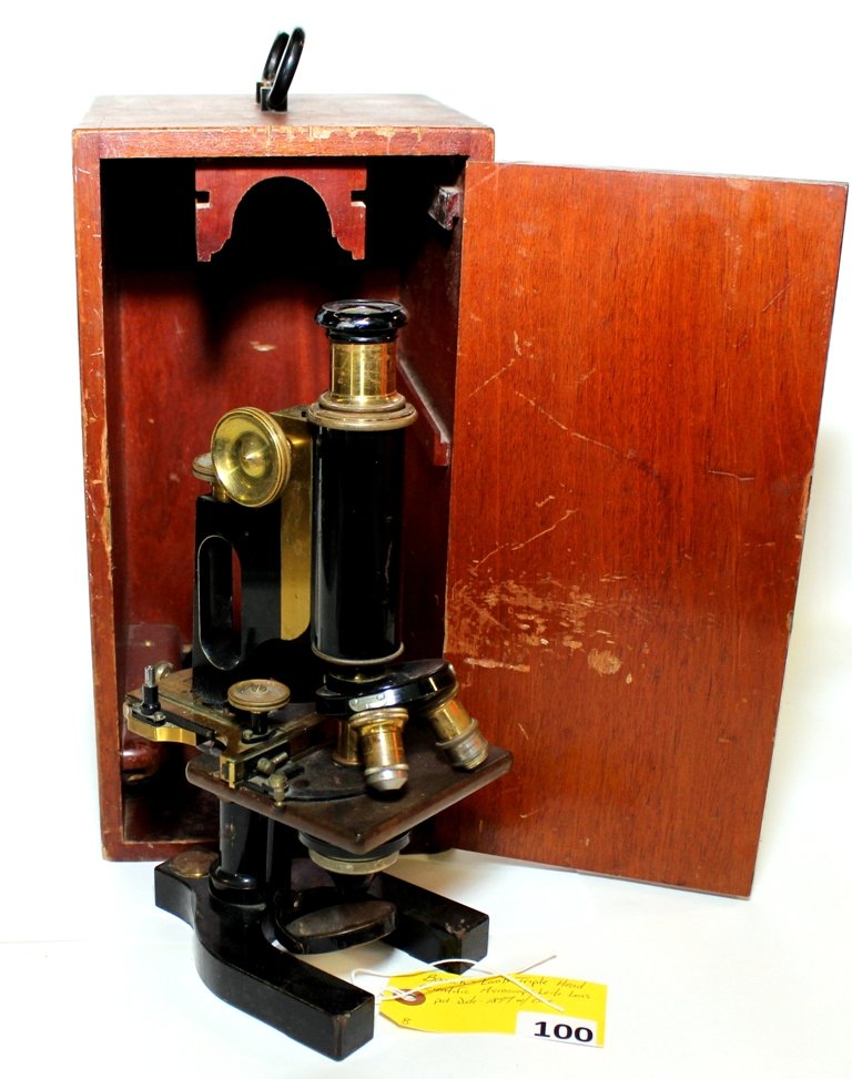 BAUSCH & LOMB MICROSCOPE: BAUSCH & LOMB TRIPLE HEAD SCIENTIFIC MICROSCOPE - LEITE LENS PAT. DATE 1897 IN BOX