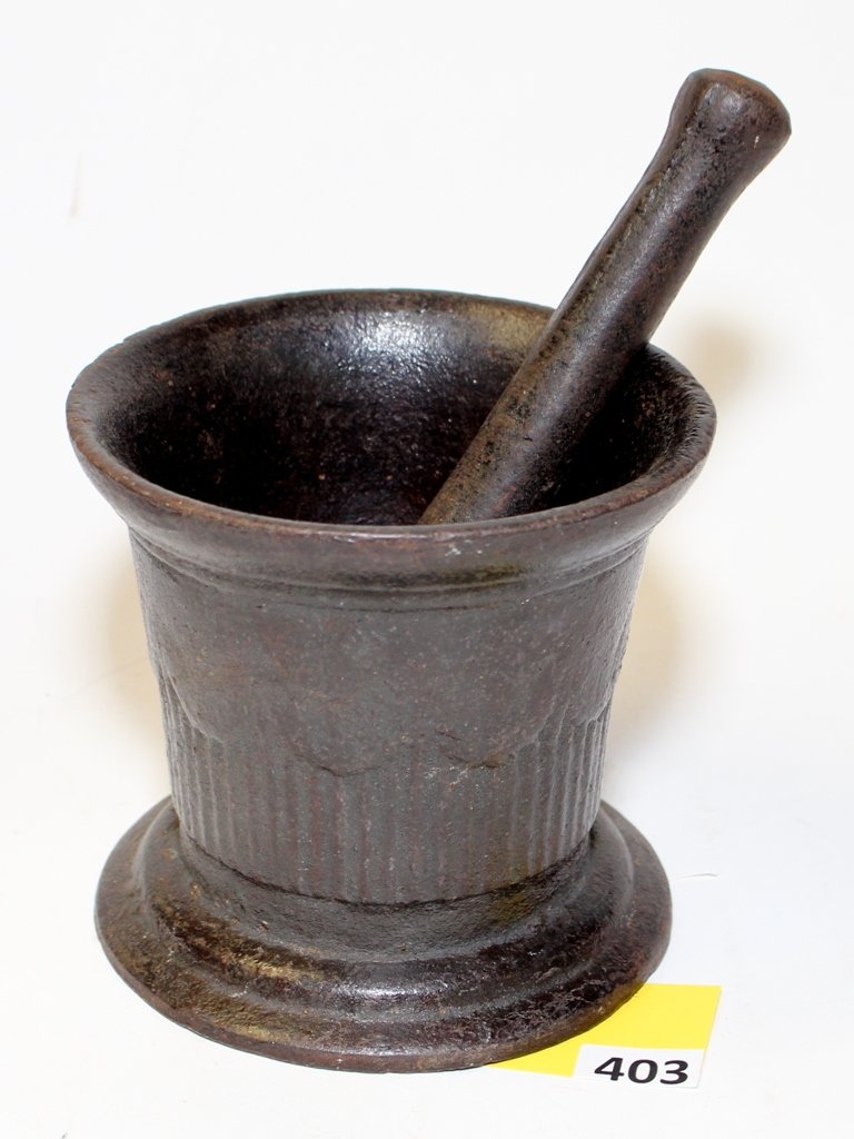 MORTAR & PESTLE: CAST IRON MORTAR & PESTLE