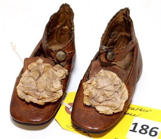 CHILDREN SHOES: PAIR OF CUSTOM LEATHER CHILDRENS SHOES