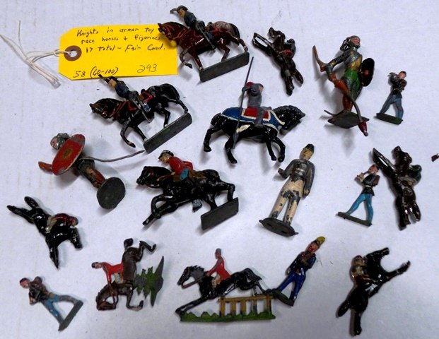 TOY SOLDIER FIGURINES: KNIGHTS IN ARMOR TOY SOLDIER RACE HORSES AND FIGURINES - 17 TOTAL - FAIR CONDITION