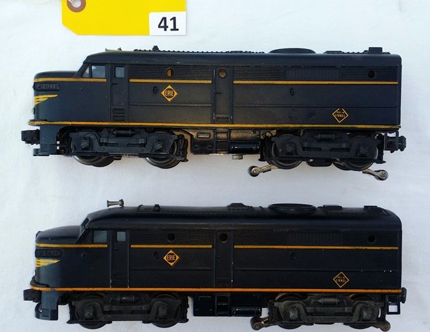 LOT OF 2 LIONEL ENGINES #2032 ALCO AA UNITS, ERIE: LOT OF 2 LIONEL ENGINES #2032 ALCO AA UNITS, ERIE FRONT COUPLER NEEDS REPLACED GOOD CONDITION OVERALL